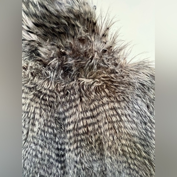 Jack Faux Fur Vest - Picture 11 of 11
